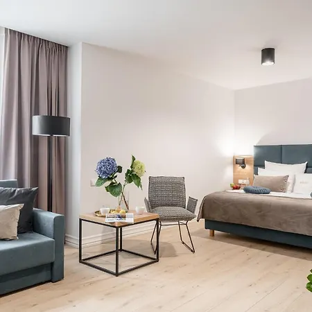 Jazz Market Square מלון 3*