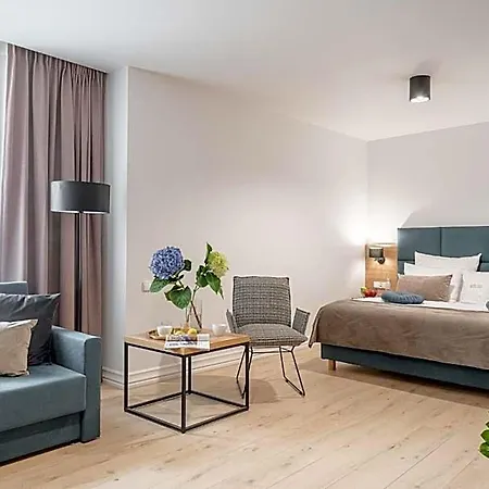 Jazz Market Square מלון 3*