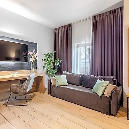 Jazz Market Square Готель 3*